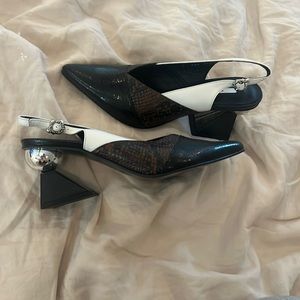 Fun pair of Yuul Yie pumps! Never worn!